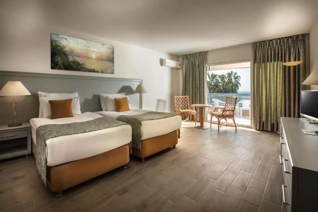 اتاق The Grand Blue Sky International